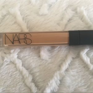 NARS Radiant Creamy Concealer. Medium Dark 1.5.